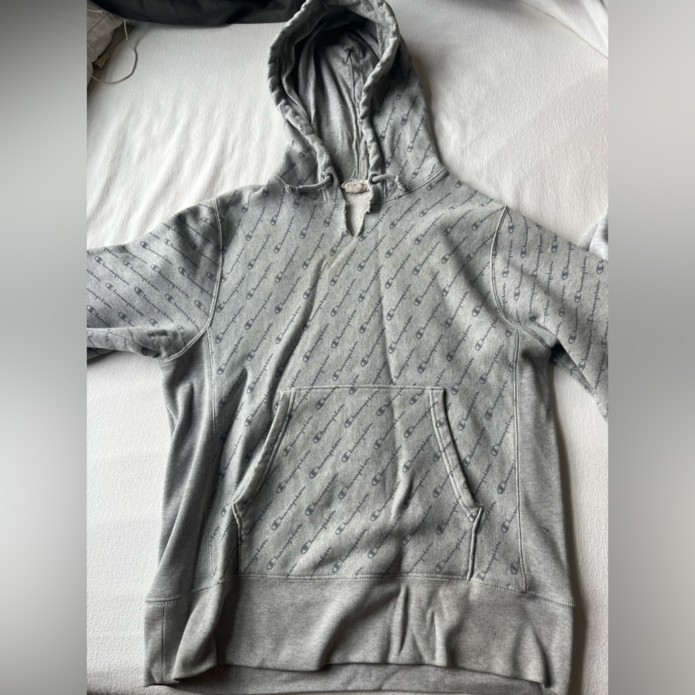 Champion vintage logo hoody. Medium.